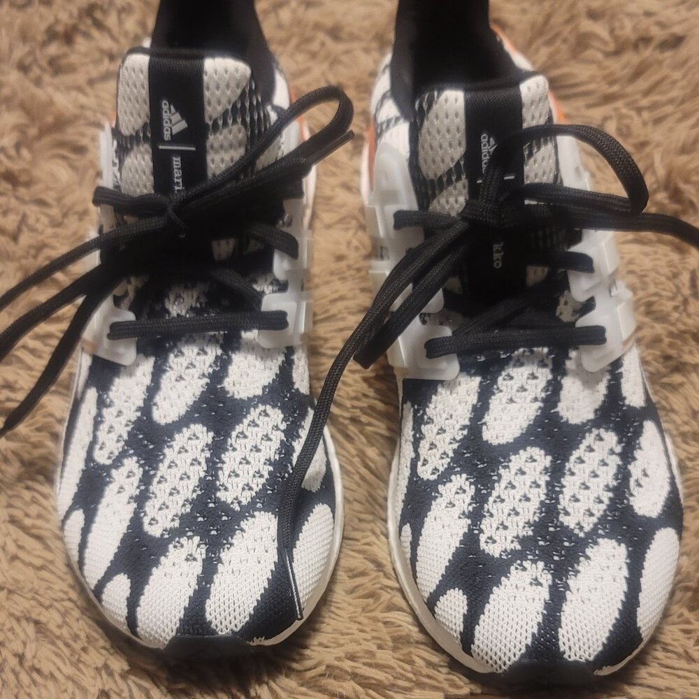 WOMENS ADIDAS ULTRABOOST